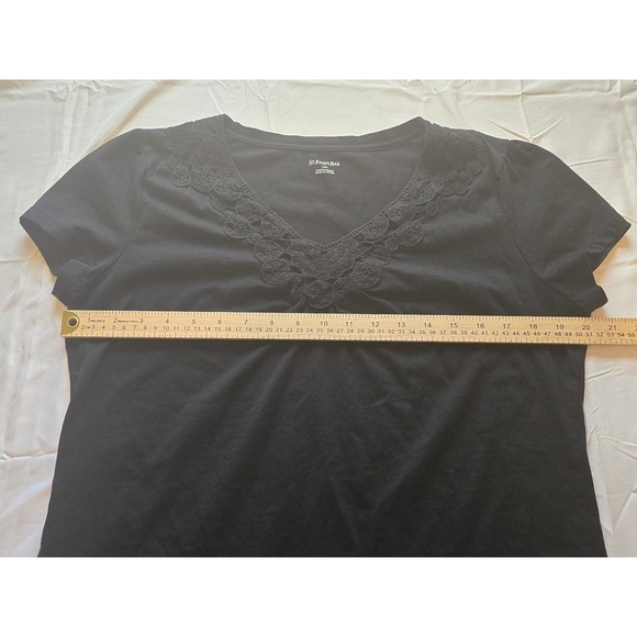 St. John's Bay Black‎ Crochet V Neck Short Sleeve Tee Shirt Top - Picture 4 of 7